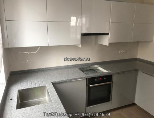 Серая угловая столешница из акрилового камня на заказ для кухни